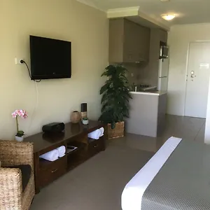 airlie-central-apartments.queenslandhotels.net/