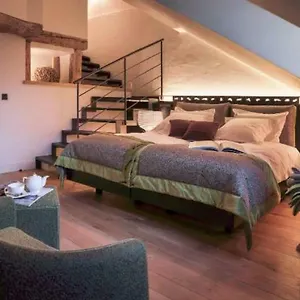 ***** Hotel Les Loges Vieille France